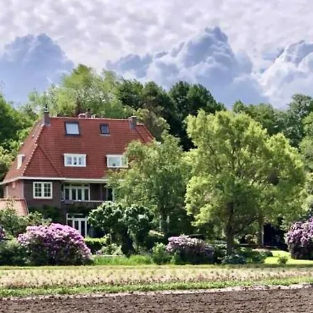 In Characteristic Near Zandvoort/ Amsterdam Bed and breakfast Aerdenhout